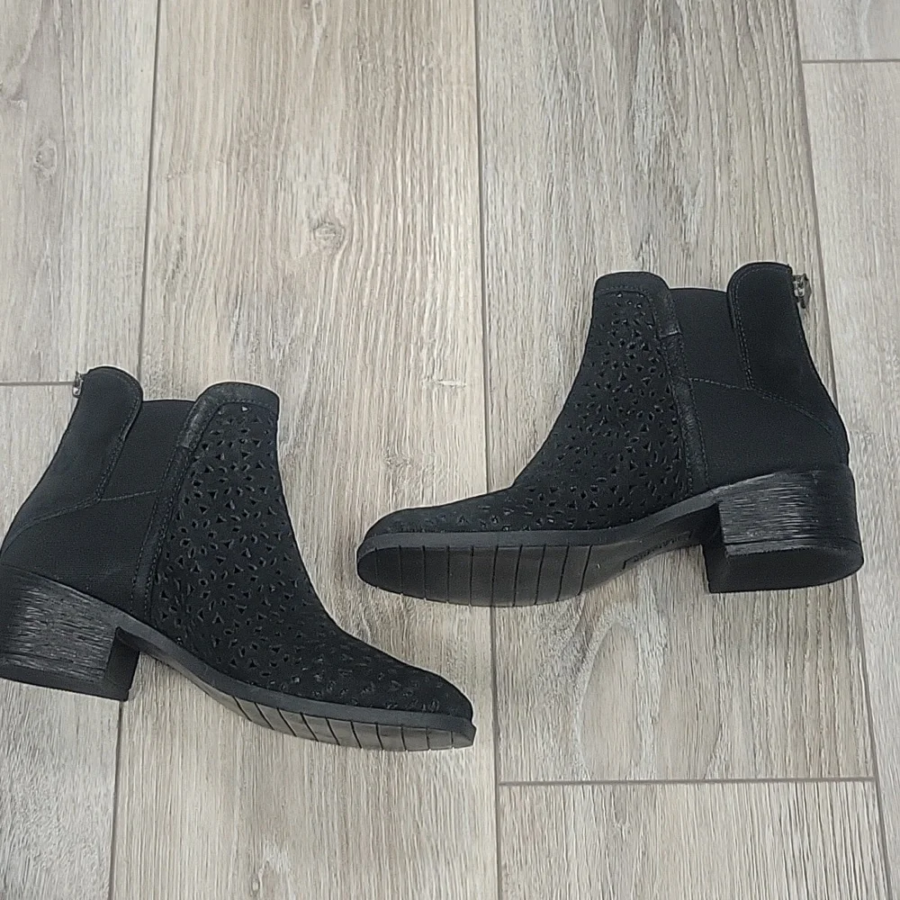 Kenneth Cole Size 5 Black Salt Laser Gore Bootie NEW